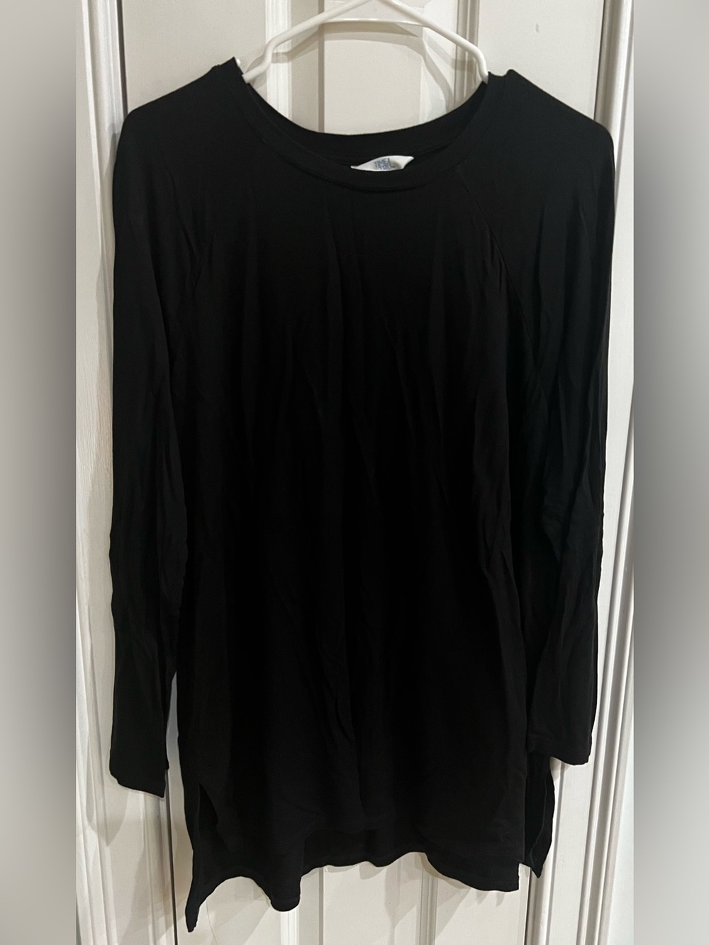 Time and Tru Black Long-Sleeve Crew‎ Tee